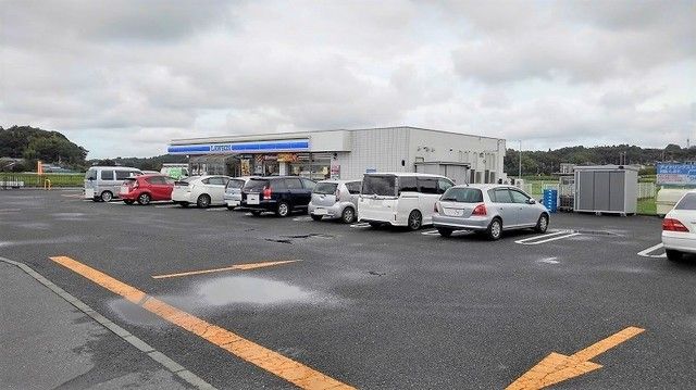 コンビニ　ローソン（コンビニ）まで1300m