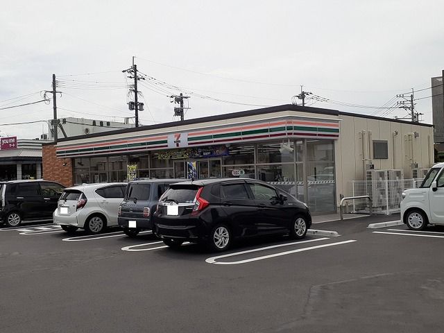 コンビニ　セブンイレブン上近見店（コンビニ）まで590m