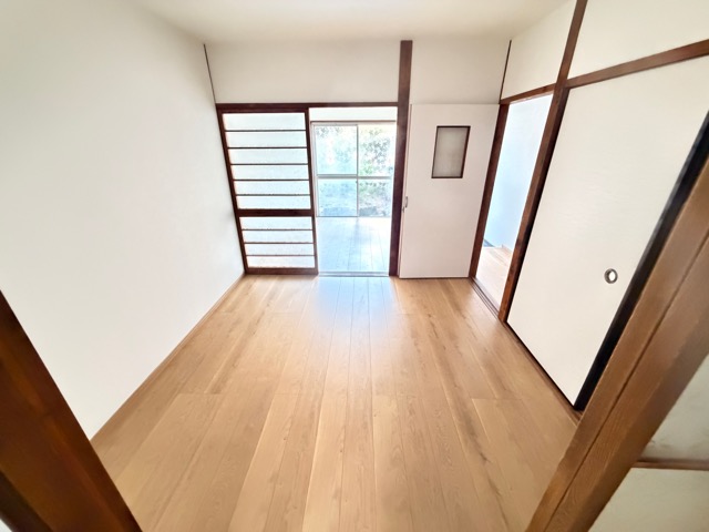 富秋町2丁目テラスハウスの居間写真