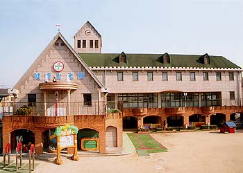 幼稚園・保育園　和泉チャイルド幼稚園（幼稚園・保育園）まで452m