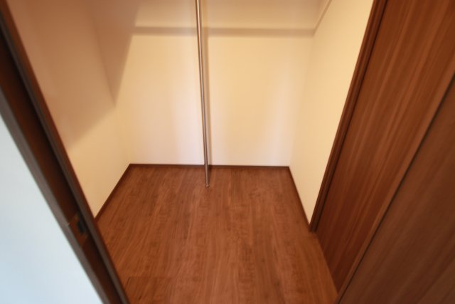 収納　※別号室の参考写真、現況優先（色味は白になります）