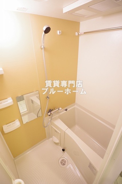 バス・シャワールーム　浴室乾燥付きバス！