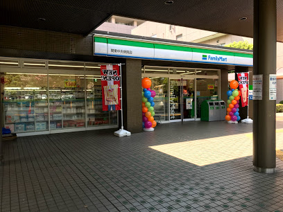コンビニ　ファミリーマート 関東中央病院店（コンビニ）まで642m