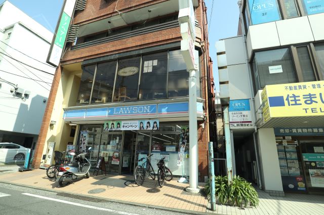 コンビニ　ローソン（コンビニ）まで590m