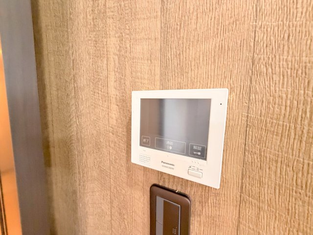 セキュリティ　TVモニターホンで来客が誰か確認してから開けて下さいね