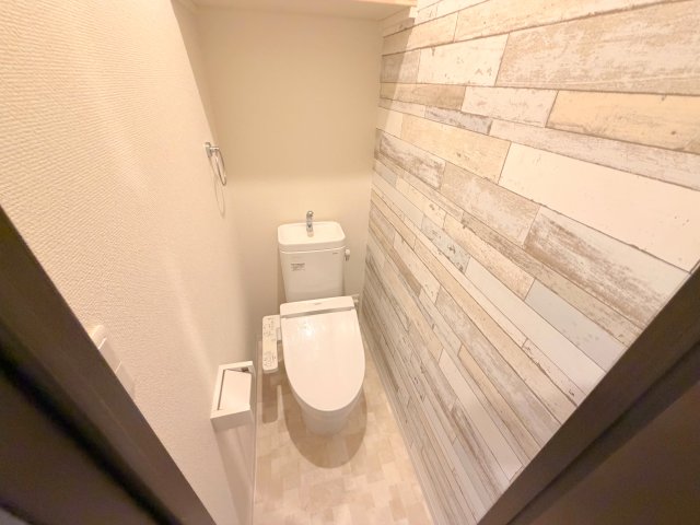 トイレ　綺麗なトイレにはウォシュレット標準装備です。