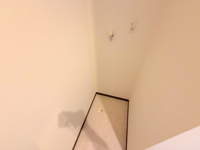 その他設備　嬉しい室内洗濯機置場。これで洗濯機も長持ちしますね。