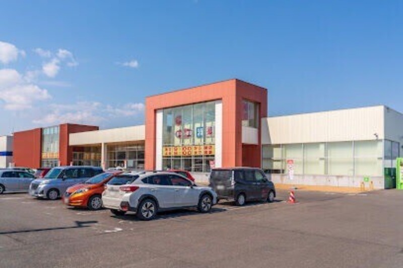 スーパー　コープさっぽろ月寒ひがし店（スーパー）まで637m