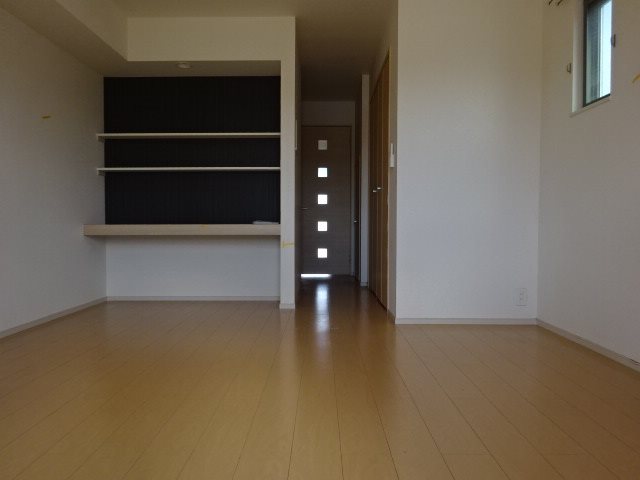 居室・リビング　写真は101号室です（参考）