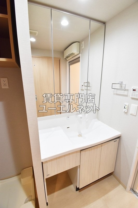 洗面設備　シャワー付洗面台