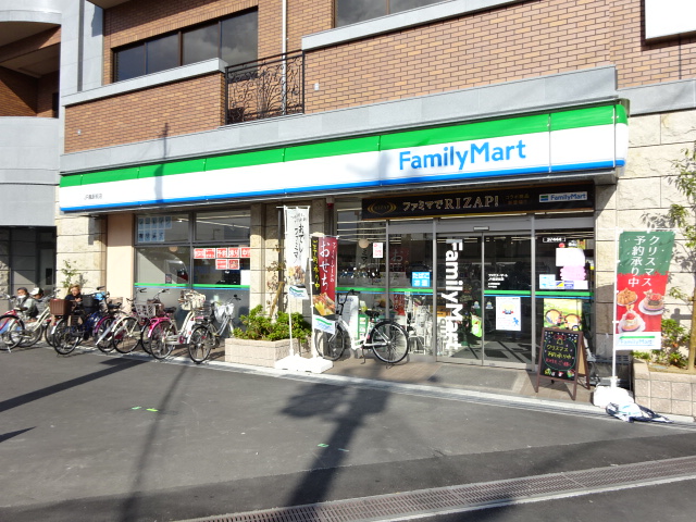 コンビニ　ファミリーマート鳳駅前店（コンビニ）まで73m
