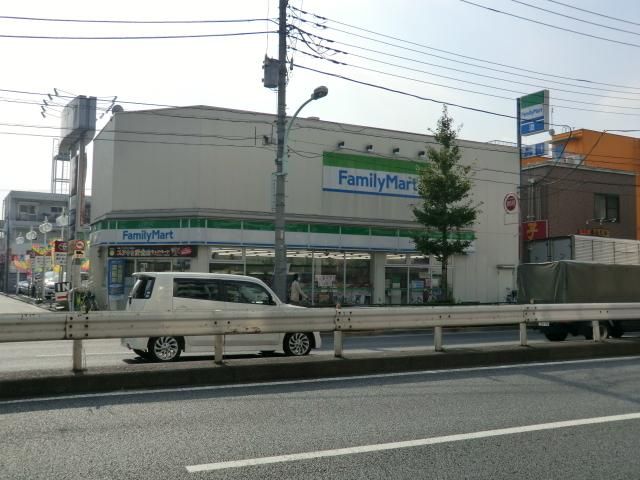 コンビニ　ファミリーマート（コンビニ）まで500m
