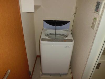 その他　全自動洗濯機付。