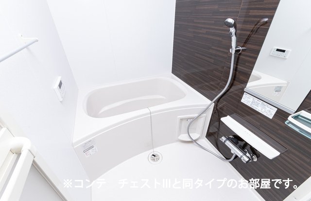 バス・シャワールーム　コンパクトで使いやすいお風呂です