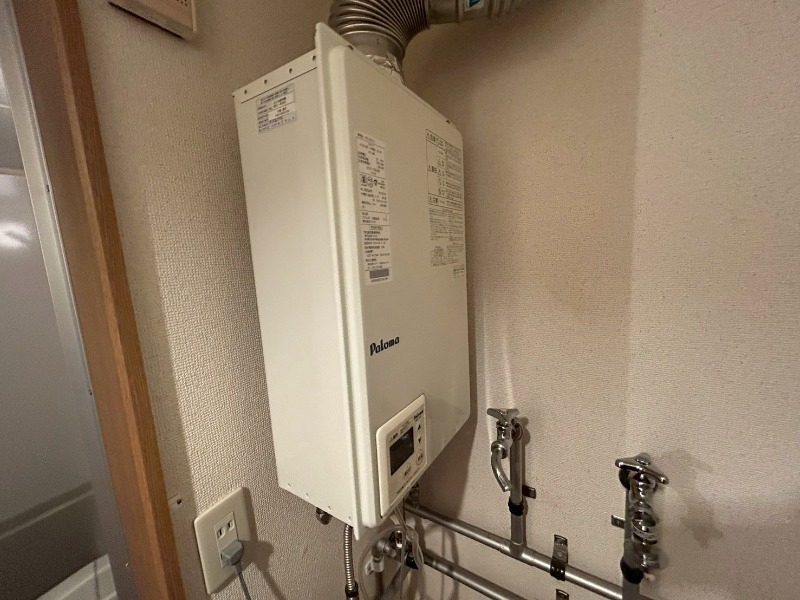 その他設備　給湯器は簡単操作で温度調整ができますよ。
