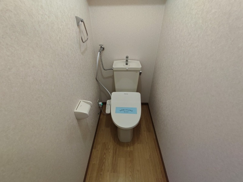 トイレ　こちらはトイレです。清潔感があり、安心して使用できます。