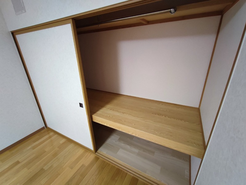 収納　寝室の収納です。部屋がすっきり片付きます。