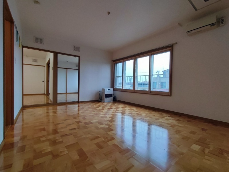 居室・リビング　広くてキレイなお部屋が広がっていて、充実した生活が送れそう。