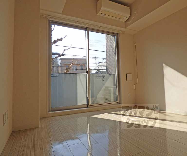 Eフラット北白川の居間写真