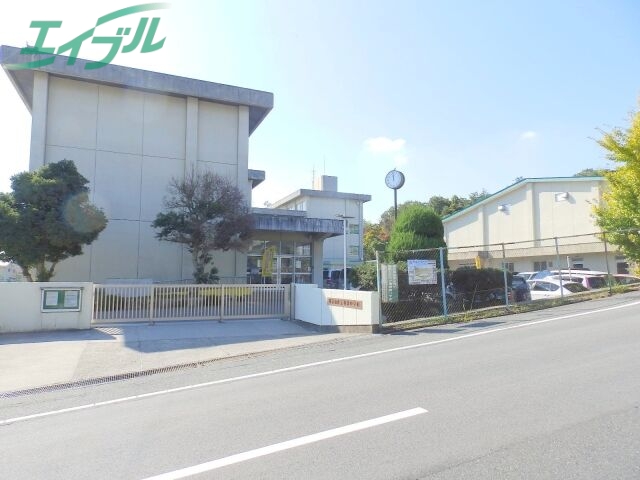 中学校　四日市市立羽津中学校（中学校）まで2389m