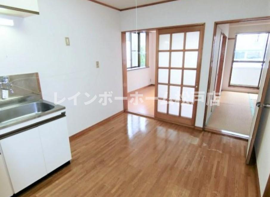 居室・リビング　こちらの居間で趣味の時間をお楽しみください