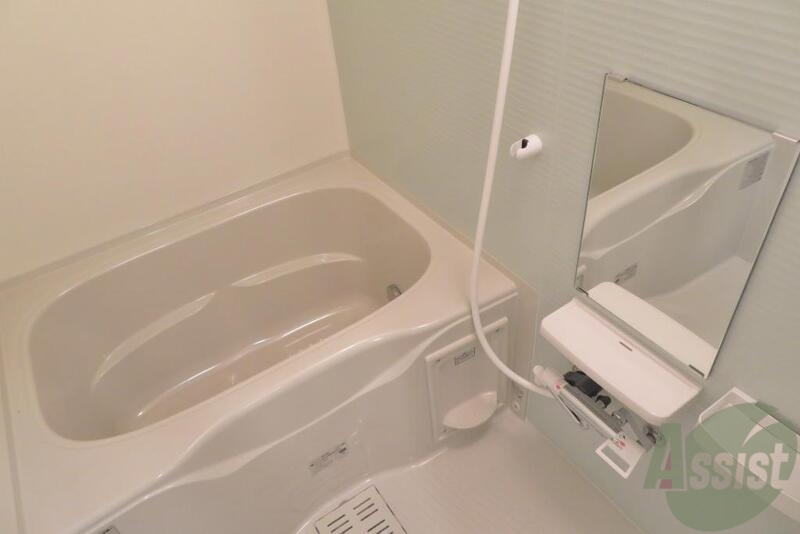 バス・シャワールーム　もちろんお風呂もピカピカです。使いやすそう。