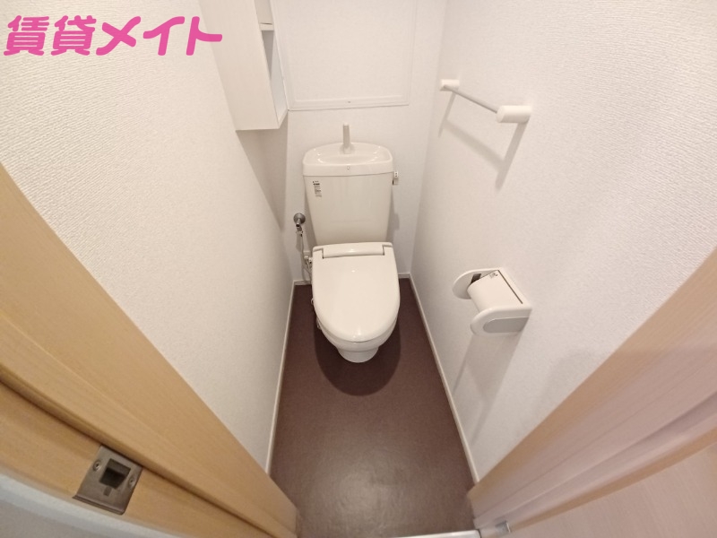 トイレ　同型反転タイプ