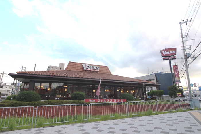 飲食店　フォルクス（飲食店）まで590m