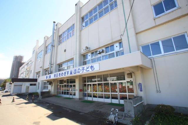 小学校　札幌市立澄川西小学校（小学校）まで468m