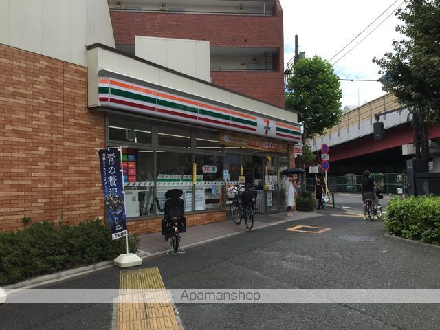 コンビニ　セブンイレブン（コンビニ）まで385m