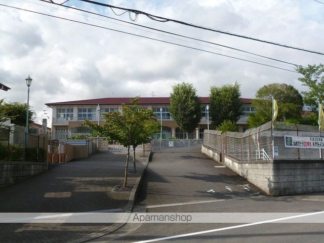 小学校　青葉台小学校（小学校）まで711m