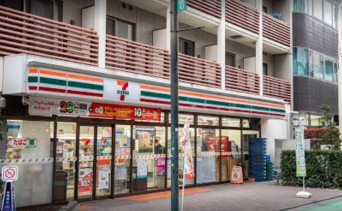 コンビニ　セブンイレブン 新宿百人町2丁目店（コンビニ）まで793m