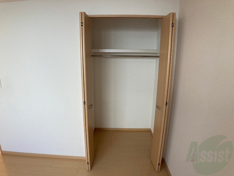 収納　寝室の収納です。部屋がすっきり片付きます。