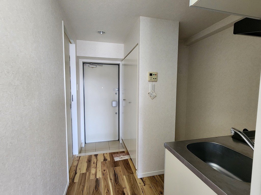 その他設備　玄関ホール　給湯リモコン付き
