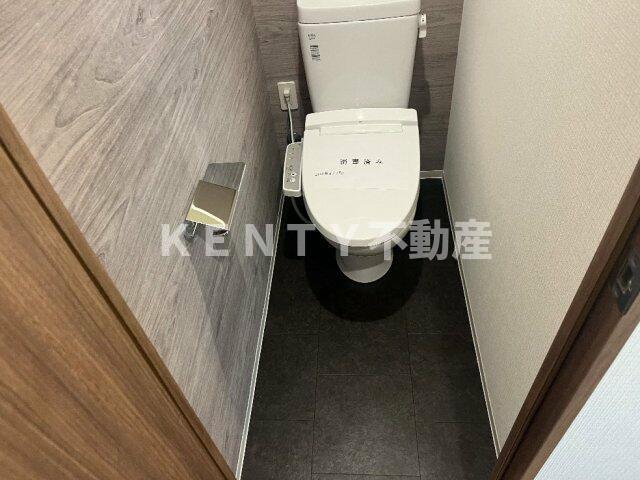 トイレ　落ち着いた色調のトイレです