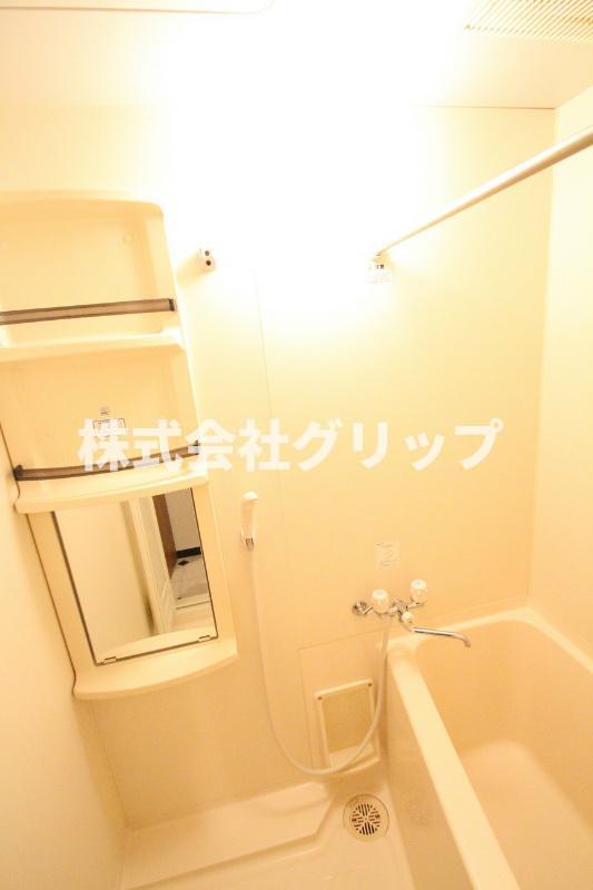 バス・シャワールーム　浴室乾燥機付きです