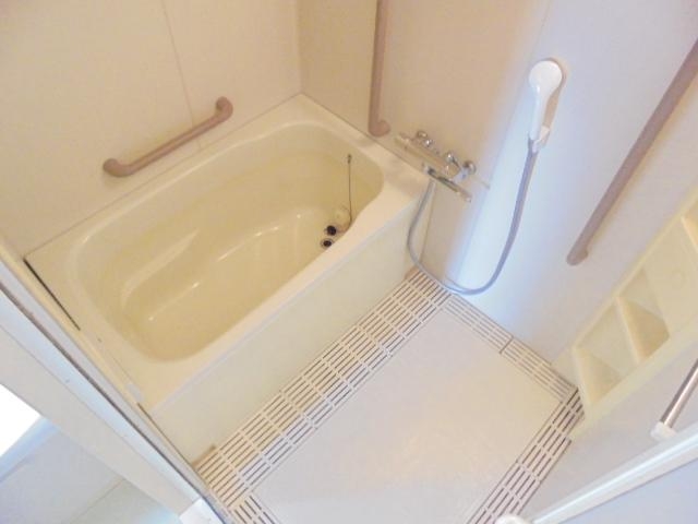 バス・シャワールーム　こちらのお風呂で、一日の疲れを癒してくださいね