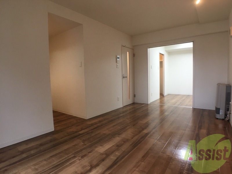 居室・リビング　広くてキレイなお部屋が広がっていて、充実した生活が送れそう。
