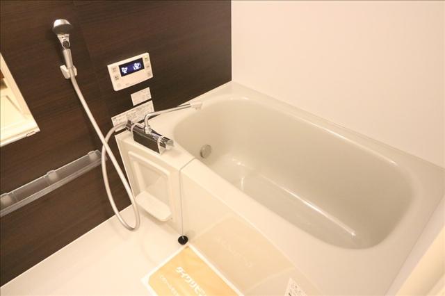 バス・シャワールーム　追炊き機能つきの浴室です。