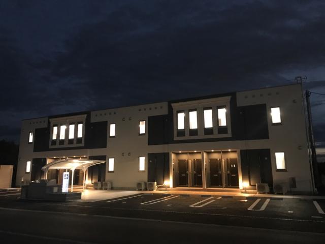 エントランス　外観写真（夜）