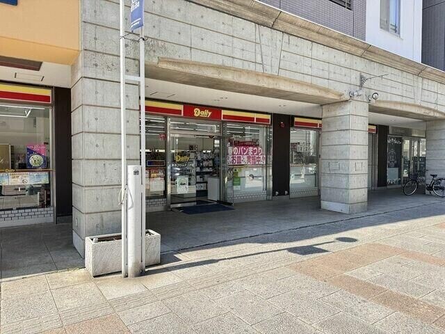 コンビニ　デイリーヤマザキ美浜プロムナード店（コンビニ）まで259m