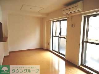 キューズ・ルミエールBの居間写真