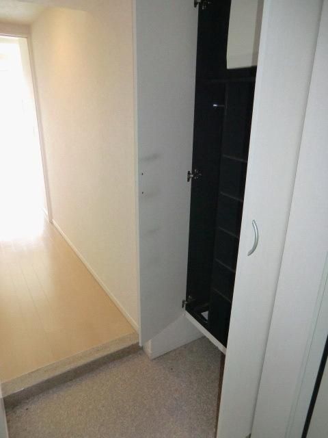 玄関　下駄箱付き玄関