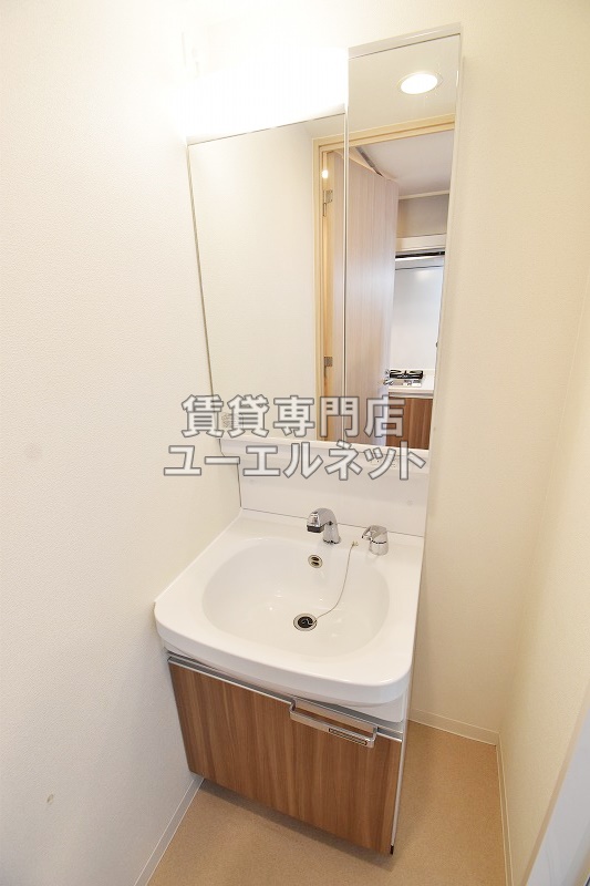 洗面設備　シャワー付洗面台