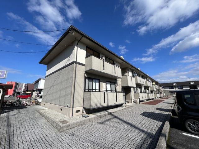 メゾンリヴェールA棟の外観写真