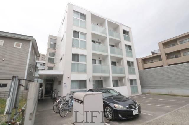 建物外観　４階建ての鉄筋コンクリート造です★