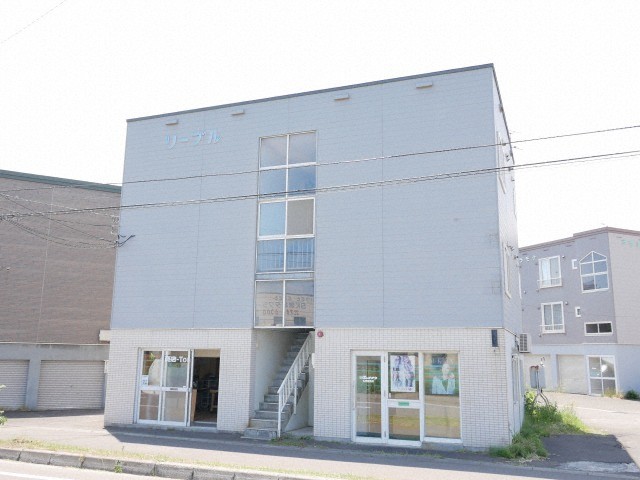 札幌市西区発寒五条のアパートの建物外観