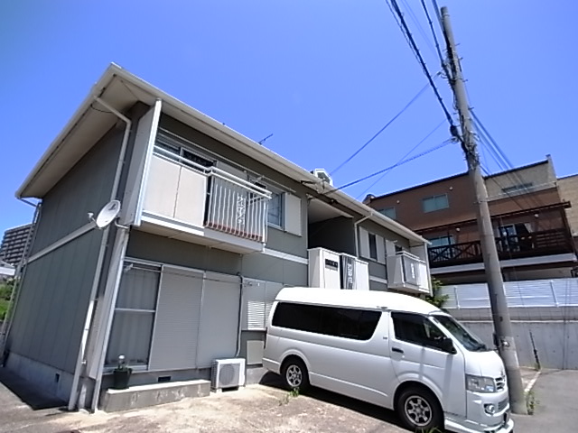 明石市魚住町長坂寺のアパートの建物外観