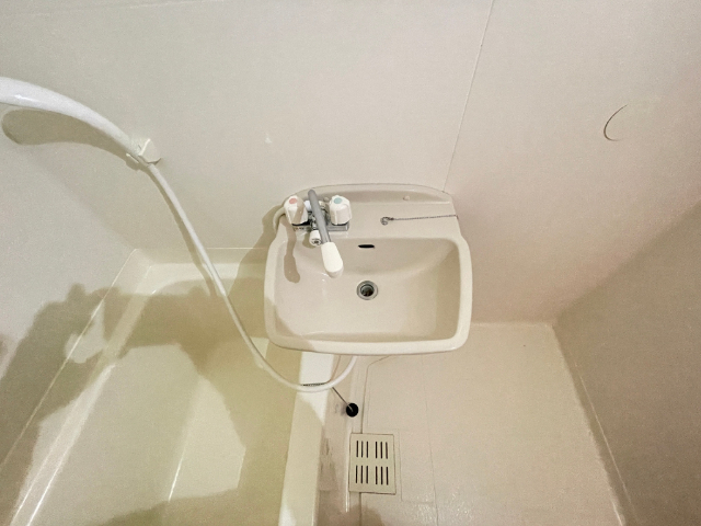 洗面設備　浴室に洗面がついています