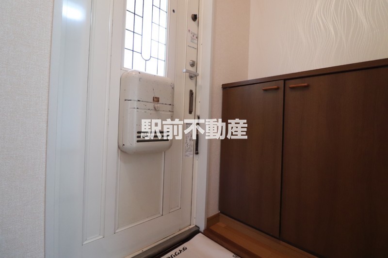 玄関　※同物件別部屋の画像です。